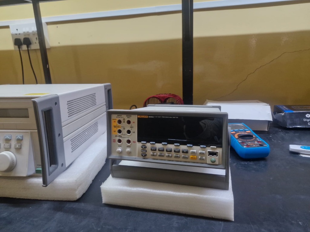6.5 Digit Precision Multimeter (Fluke 8846A)